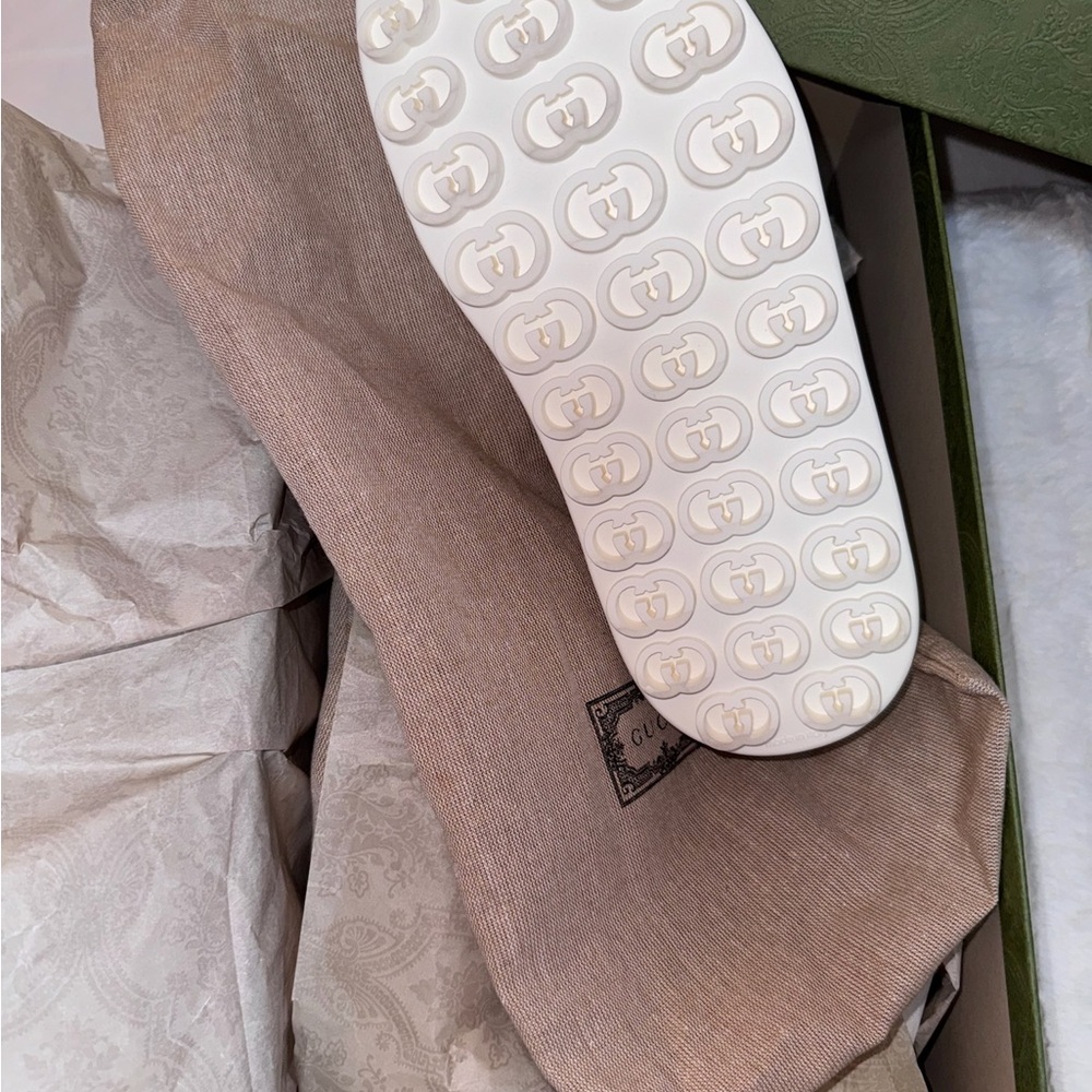 Gucci - Picture 3 of 6